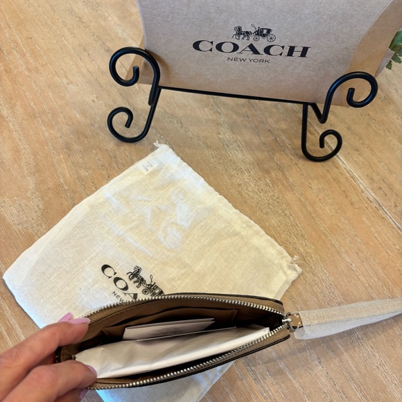 Coach Pastel Multicolor Signature Zip Wristlet - Picture 7 of 8